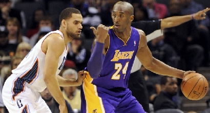 Nba: Bargnani show e vittoria, bene anche Belinelli Nba: Bargnani show e vittoria, bene anche Belinelli
