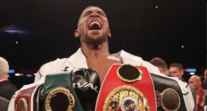 Boxe, Joshua batte Parker ma solo ai punti: resta il super re dei massimi