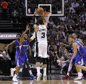 Belinelli al tiro, foto Afp Belinelli al tiro, foto Afp