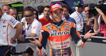 MotoGP, Marquez cade in bici: operato alla mano sinistra