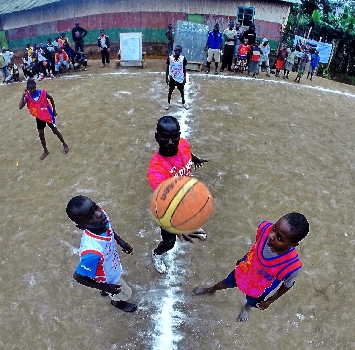 Slums Dunk: Bruno Cerella porta il basket in Africa Slums Dunk: Bruno Cerella porta il basket in Africa