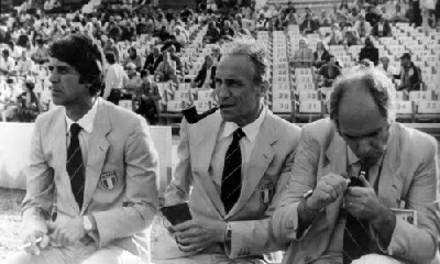 Enzo Bearzot in panchina in Spagna con Cesare Maldini Enzo Bearzot in panchina in Spagna con Cesare Maldini