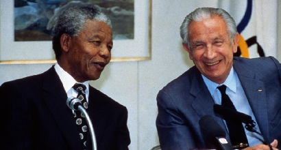 Mandela e Samaranch (LaPresse) Mandela e Samaranch (LaPresse)