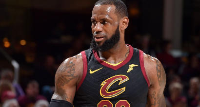 Nba playoff: Houston in semifinale, James esalta i Cavs sulla sirena