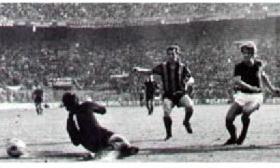Gianni Rivera in gol Gianni Rivera in gol