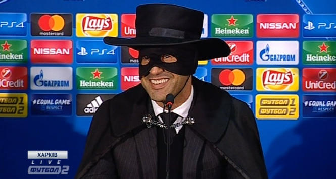 Promessa mantenuta: l'allenatore dello Shakhtar Fonseca si veste da Zorro