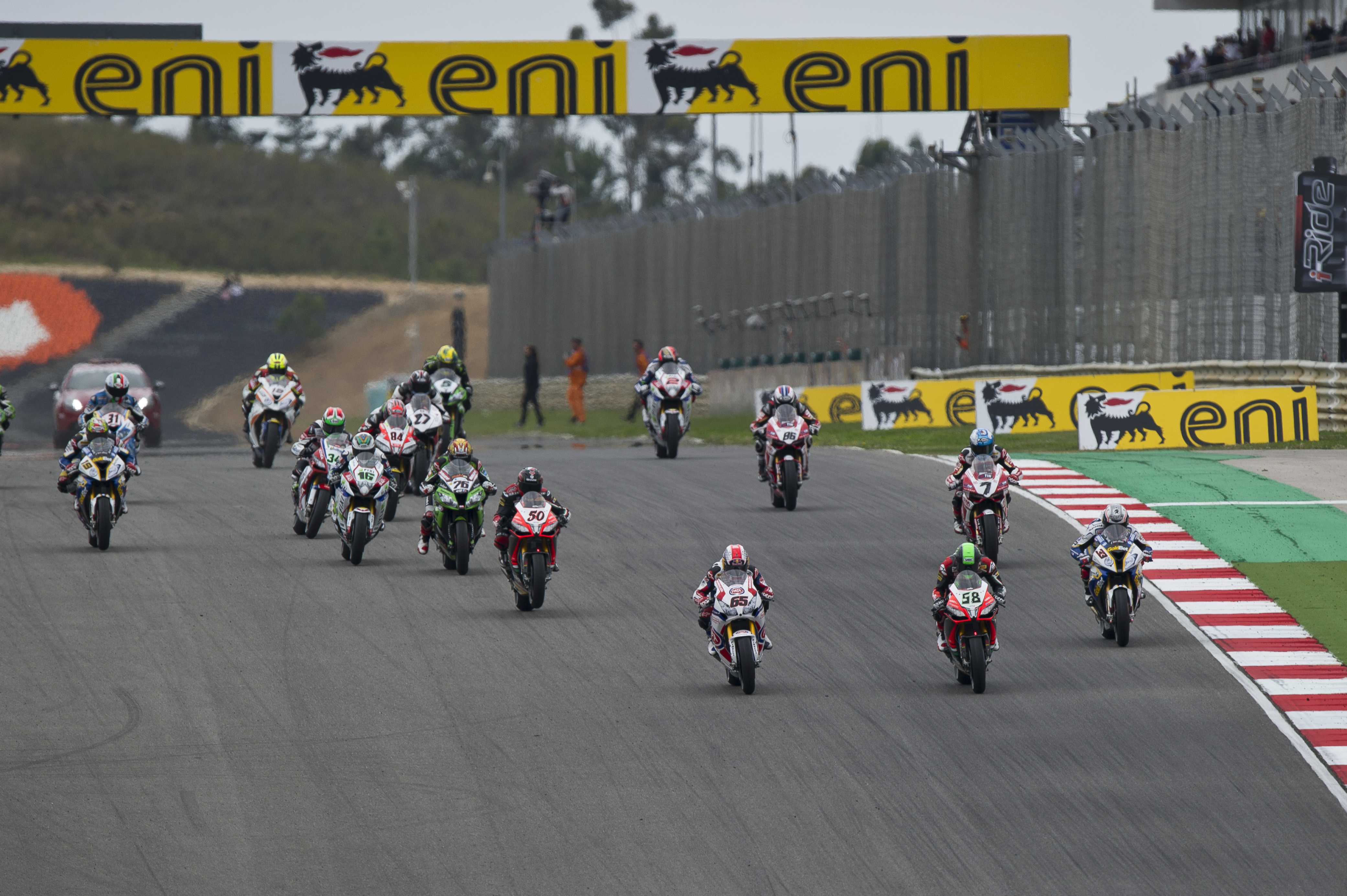 Superbike: Aprilia e BMW pareggiano a Portimao Superbike: Aprilia e BMW pareggiano a Portimao