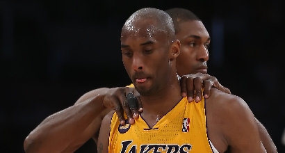 Kobe e Metta World Peace, foto Afp Kobe e Metta World Peace, foto Afp
