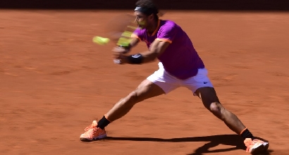 Tennis, Atp Madrid: super Nadal schianta Djokovic e vola in finale