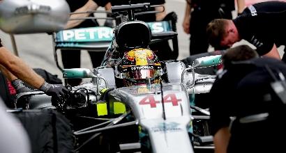 Mercedes, Hamilton: "La macchina ha poca aderenza"