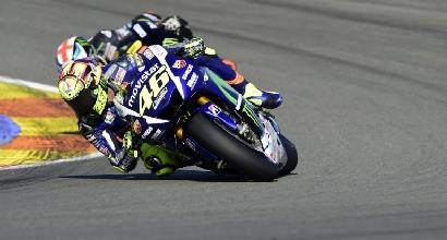 MotoGP, Rossi: "Marquez imbarazzante, ha fatto il guardaspalle di Lorenzo"