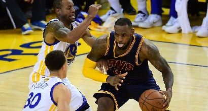 Nba, playoff: gara 1 ai Warriors, super LeBron non basta