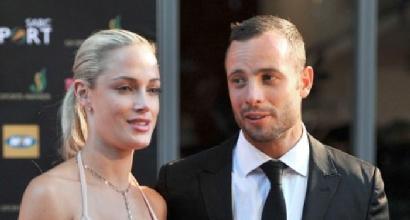 Pistorius-Steenkamp (AFP) Pistorius-Steenkamp (AFP)