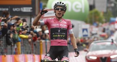 Giro d'Italia, Yates trionfa in solitaria a Sappada: Dumoulin staccato, Froome molla. Tracollo Aru