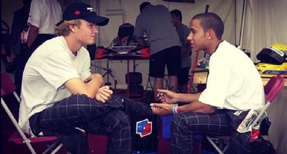 Hamilton tende la mano: "Complimenti Nico, hai meritato il Mondiale"