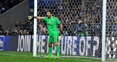 Juventus, Buffon 'chiama' il concittadino Bernardeschi: