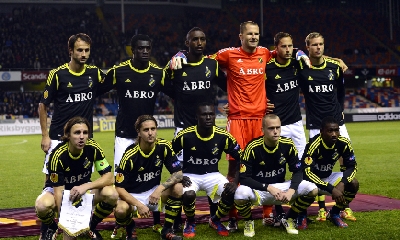 Turina (in arancione) con l'Aik Solna, AFP Turina (in arancione) con l'Aik Solna, AFP
