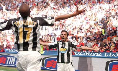 Trezeguet e Del Piero festeggiano il gol vittoria Trezeguet e Del Piero festeggiano il gol vittoria