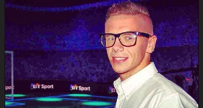 Redding firma con Gresini foto Facebook Redding firma con Gresini foto Facebook