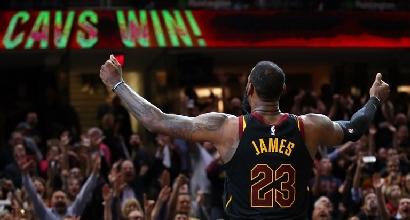 Nba: LeBron segna ancora sulla sirena, Cleveland vede la finale di Conference