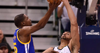 Nba, Playoff: Durant fa il Curry, Golden State fa sua anche Gara 3