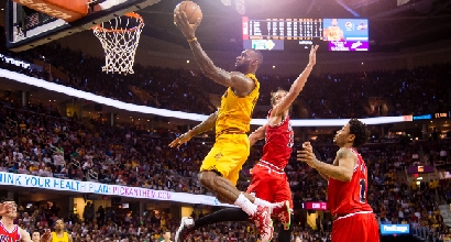 Nba, playoff: LeBron trascina i Cavs, Houston resta in vita Nba, playoff: LeBron trascina i Cavs, Houston resta in vita