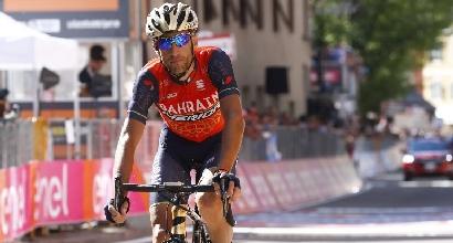 Giro, Nibali risponde a Dumoulin: "Tenga i piedi per terra"