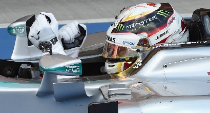 F1, Hamilton: "Adoravo vedere guidare Ayrton, non mi pare reale"