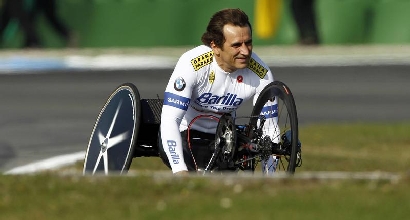 Atletica, Maratona di Roma: Zanardi show nella handbike Atletica, Maratona di Roma: Zanardi show nella handbike