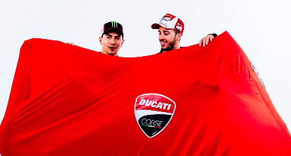 MotoGP, Lorenzo e Dovizioso abbracciano la nuova Ducati