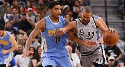 Nba: gli Spurs volano, Cavs travolti