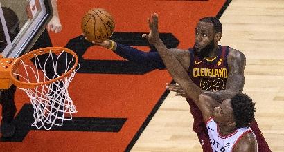 Playoff Nba: rimonta da sogno dei Cavs a Toronto, Golden State non si ferma
