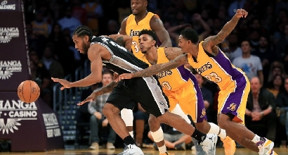 Nba: vincono Warriors e Cavs, un super Gallo non basta