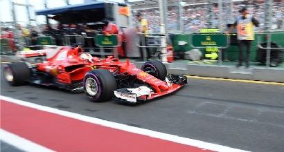 F1, GP Australia: mostro Hamilton, pole davanti a Vettel