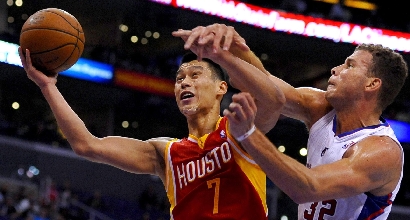 Blake Griffin e Rockets Jeremy Lin, foto Ansa Blake Griffin e Rockets Jeremy Lin, foto Ansa