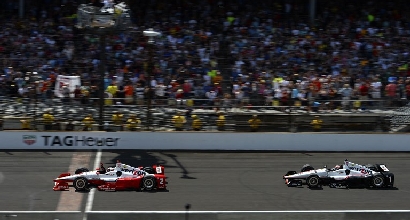 Juan Pablo Montoya fa il bis alla 500 Miglia di Indianapolis