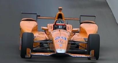500 miglia di Indianapolis: motore in fumo per Alonso
