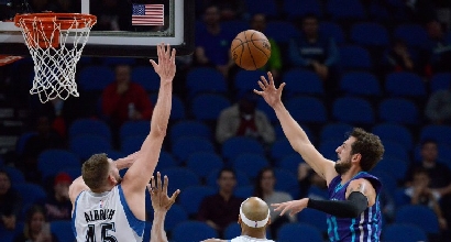 Nba: uragano Cavs, Warriors 10 e lode