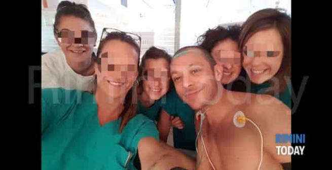 IL SELFIE CON LE INFERMIERE