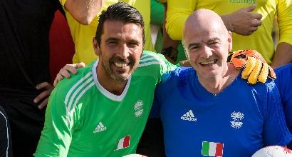 Infantino coccola Buffon: "Se smette lo porto alla Fifa"