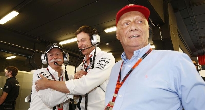Lauda ironizza sulla Ferrari: "Se fanno gli spaghetti è colpa nostra?"