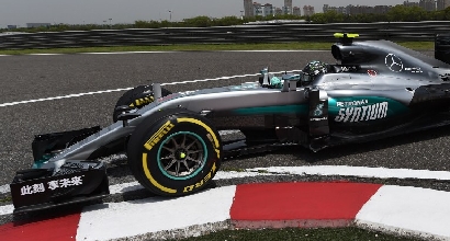 F1, GP Cina: Rosberg subito davanti nelle libere 1