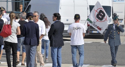 I tifosi per Antonelli a Fiumicino (LaPresse) I tifosi per Antonelli a Fiumicino (LaPresse)