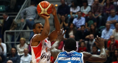 Basket, Serie A: Reggio Emilia si riscatta, Sassari battuta