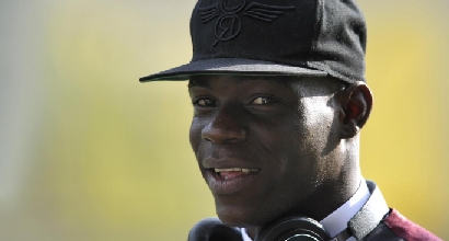 Balotelli, incidente d'auto a Brescia Balotelli, incidente d'auto a Brescia