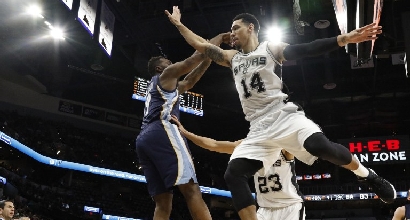 Nba, playoff: Spurs e Hawks volano sul 2-0