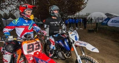 Marquez insegna il cross ai bambini