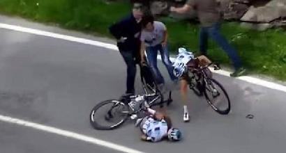 Ciclismo, il Giro prima inventa e poi cancella il premio per il miglior discesista