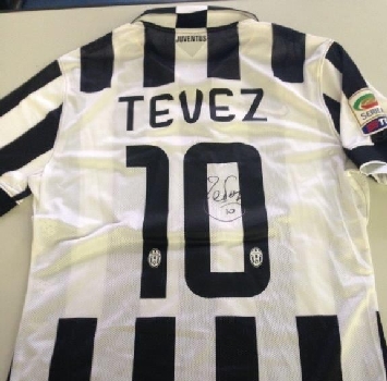L'asta di Stelle nello sport: le maglie di Tevez e quelle del derby della Lanterna L'asta di Stelle nello sport: le maglie di Tevez e quelle del derby della Lanterna