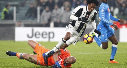 REINA TOCCA LA PALLA, POI TRAVOLGE CUADRADO: RIGORE